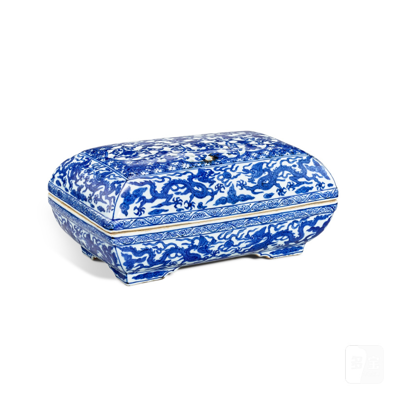 A blue and white 'dragon' box and cover, Mark and period of Wanli | 明萬曆 青花龍紋蓋盒 《大明萬曆年製》款 - 图2